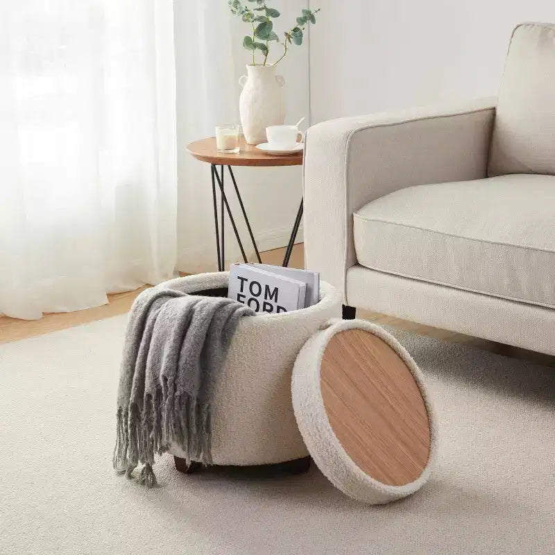 Pouf contenitore rotondo bianco in bouclé con coperchio utilizzabile come tavolino