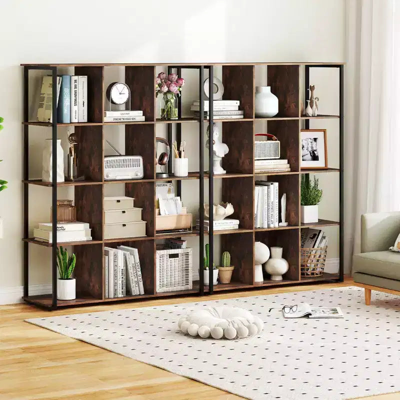 Libreria a 12 cubi, alta 57, autoportante, con scaffale e rastrelliera espositiva in stile industriale