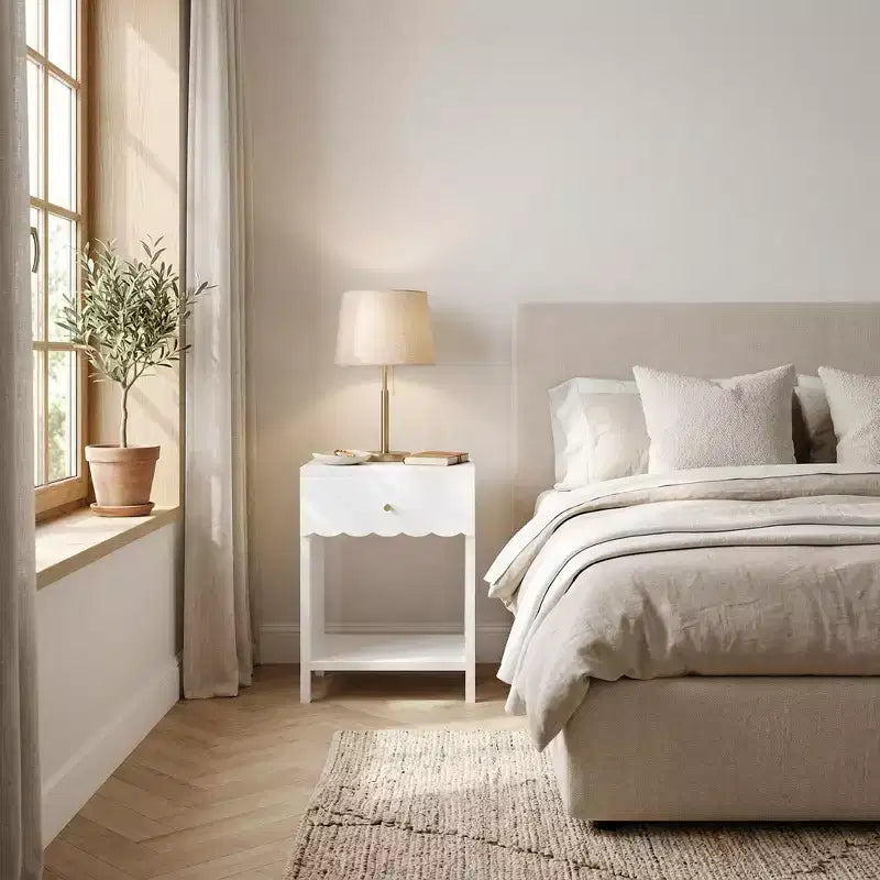 Comodino con bordo smerlato, cassetto e ripiano a giorno, tavolino moderno da letto con pomello dorato, per camera da letto, soggiorno e ingresso