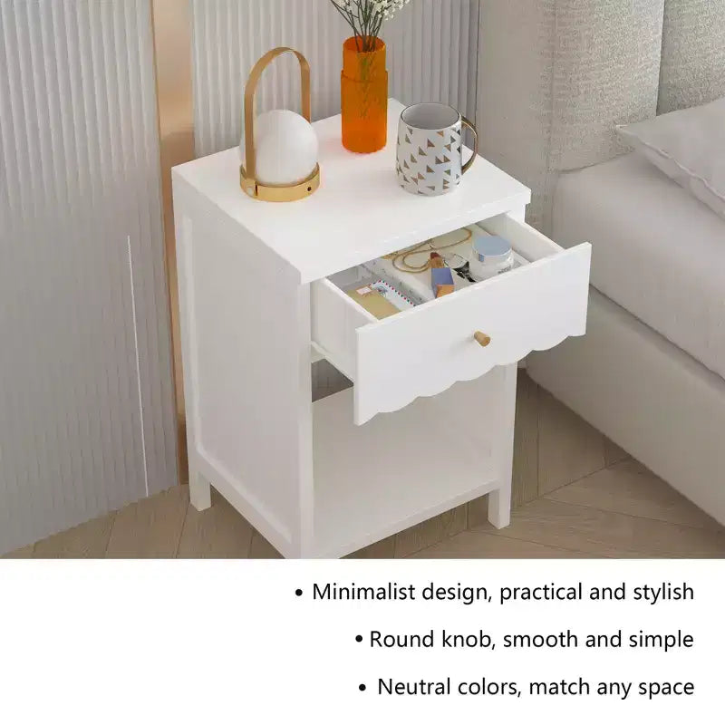Comodino con bordo smerlato, cassetto e ripiano a giorno, tavolino moderno da letto con pomello dorato, per camera da letto, soggiorno e ingresso