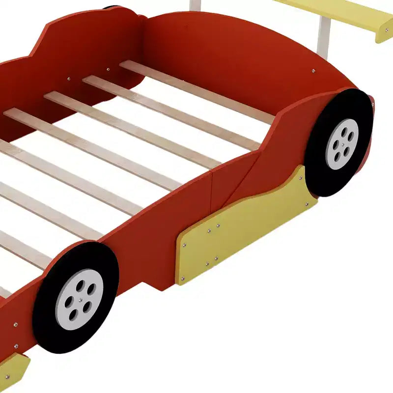 Letto a piattaforma a grandezza naturale a forma di auto da corsa con ruote per la cameretta dei bambini